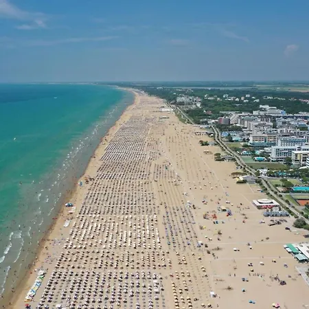 Apartament With Pool Bibione